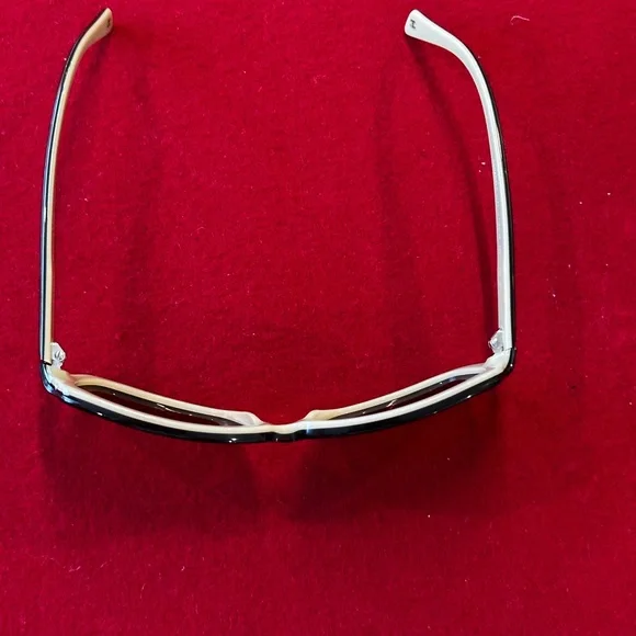 Chanel Sunglasses - Picture 10 of 10